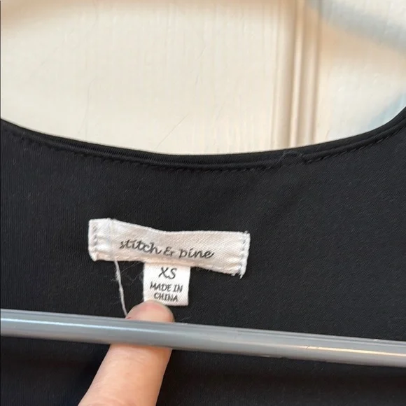 Elegant Black Bodysuit with Classic Design - Picture 2 of 3